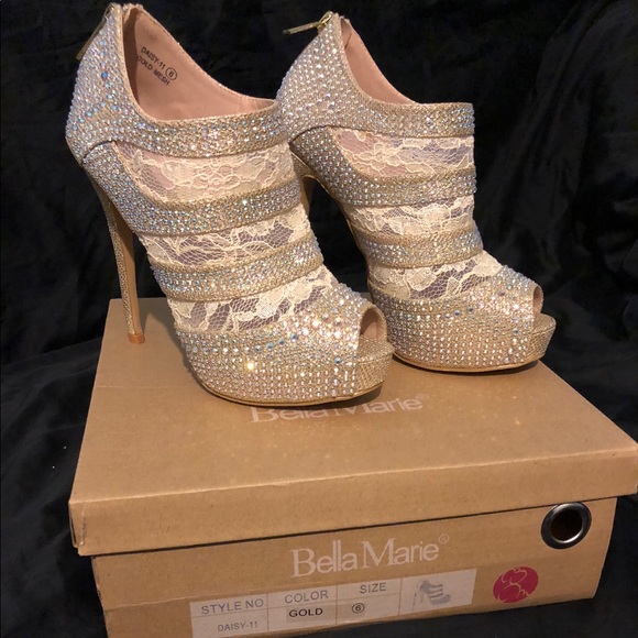 *NWT* Bella Marie BRAND NEW Gold booties Size 6. - Picture 3 of 8